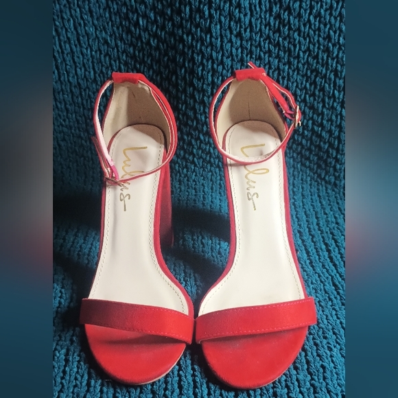 Red high heels - Picture 2 of 6